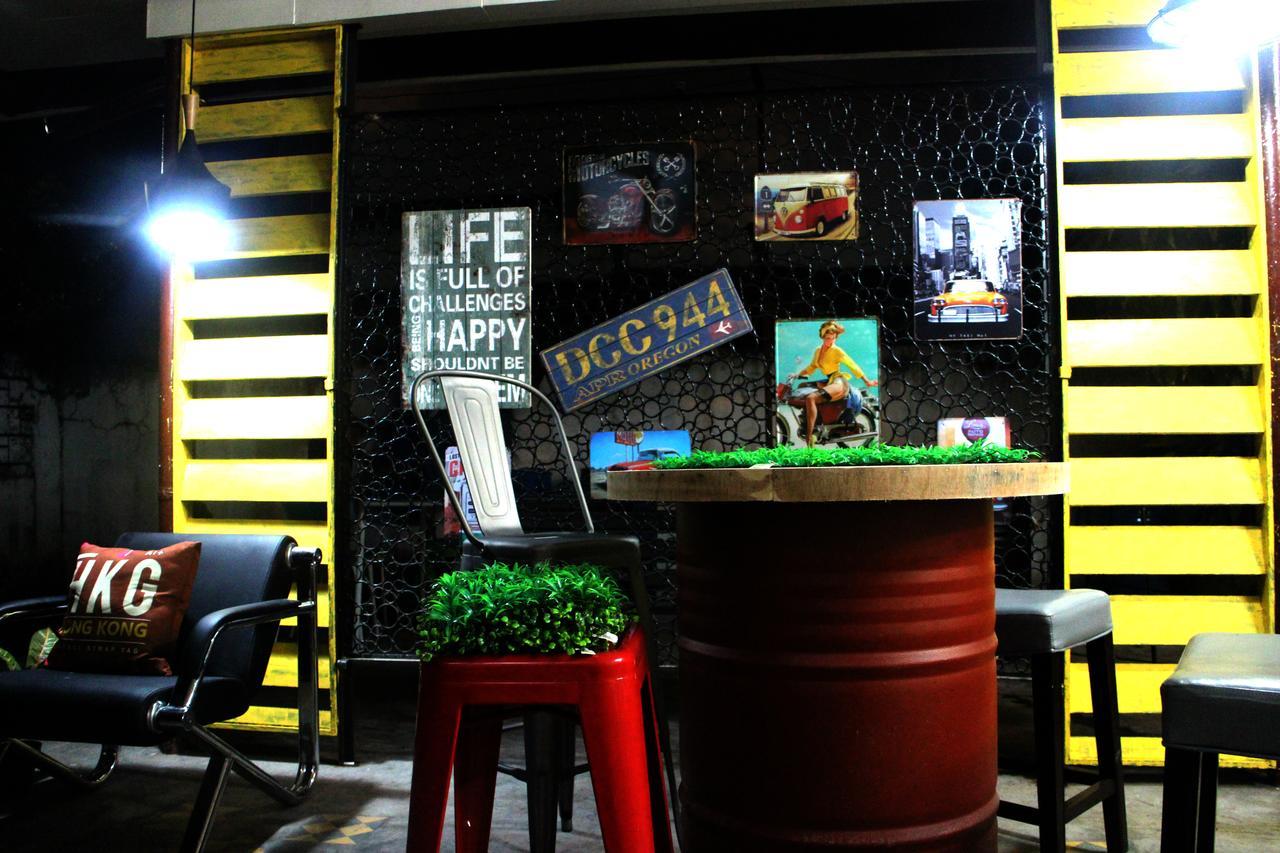 Food District Hostel Cebu Central Esterno foto